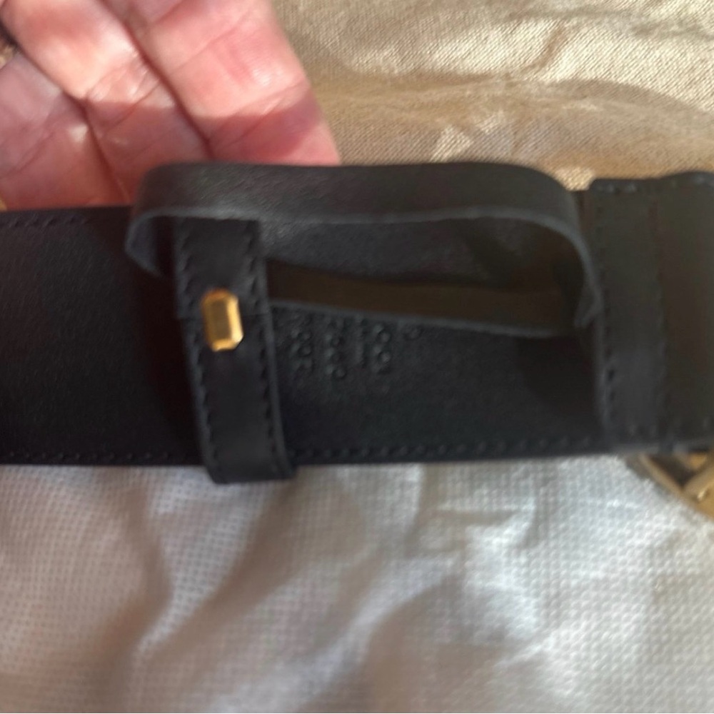 Gucci Black Belt with Gold Logo Buckle - Picture 6 of 12